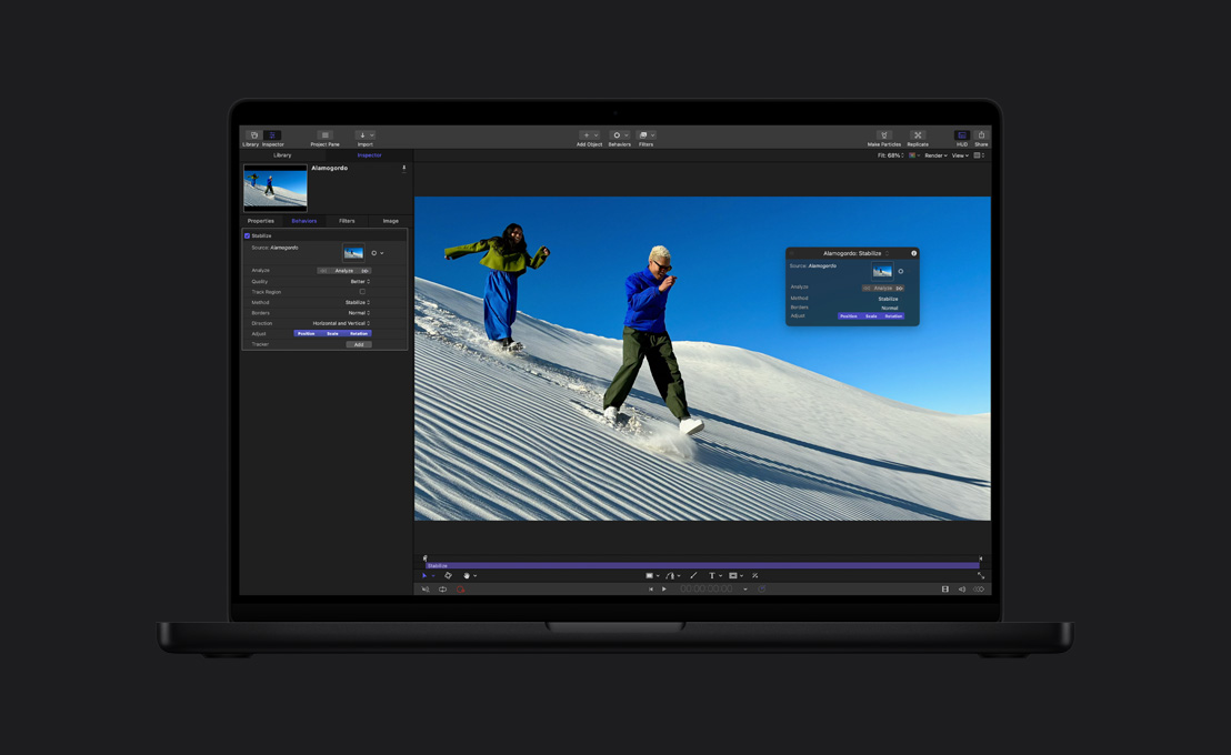 16インチMacBook Pro、砂丘を駆け降りるカップル、イメージの手ぶれ補正のデモ