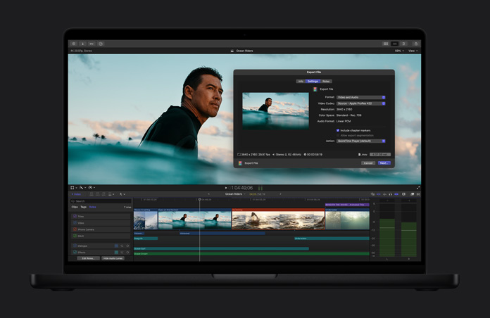 海で波を待つサーファーの画像が表示された16インチMacBook Proの画面。ファイルの書き出しウインドウが開かれ、画面の下部にビデオクリップのタイムラインが表示されている