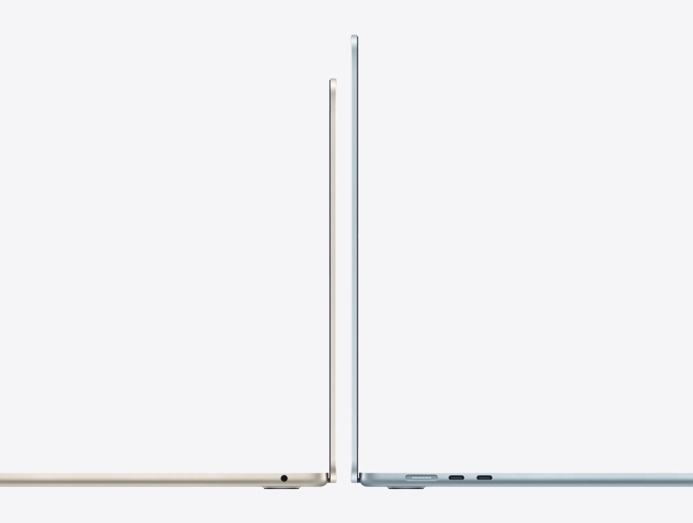 背中合わせに置かれた13インチと15インチMacBook Airノートブック。サイズの違いがわかる