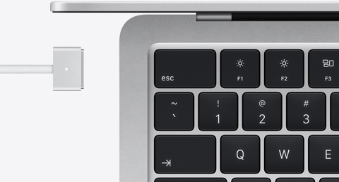 銀色 MacBook Air 及襯色的 MagSafe 連接線